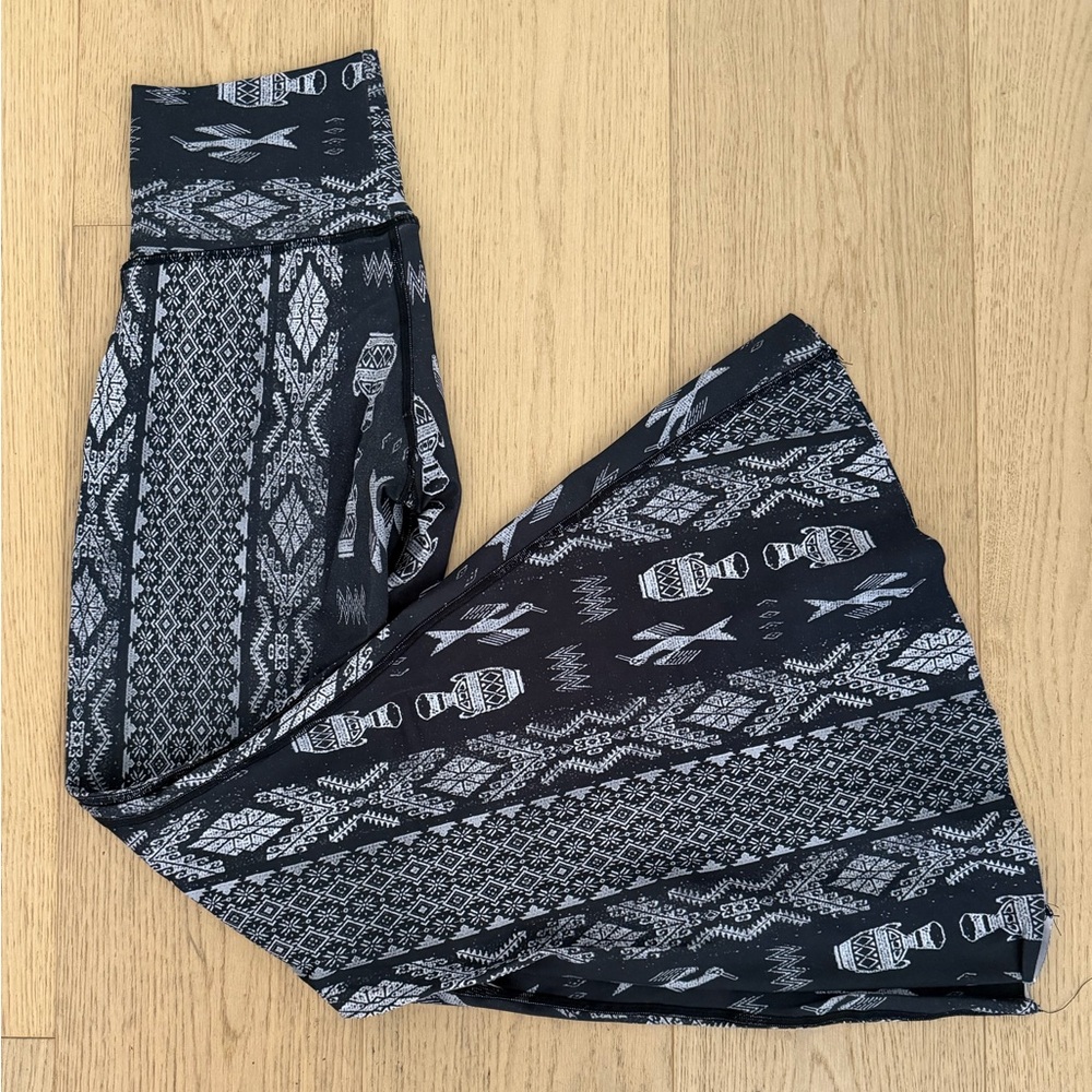 Teeki Black and White Geometric Flare Leggings